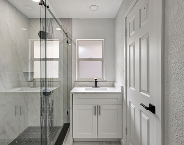 1825 39th Avenue - Photo Thumbnail 6