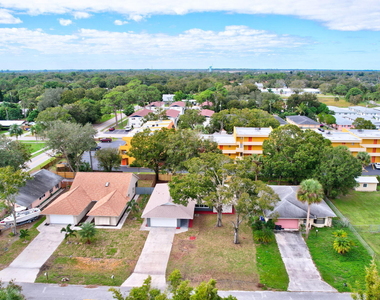 1825 39th Avenue - Photo Thumbnail 17