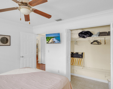 1350 Riverside Circle - Photo Thumbnail 32