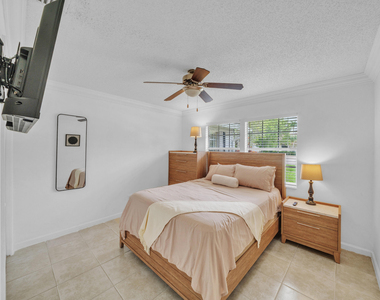 1350 Riverside Circle - Photo Thumbnail 30