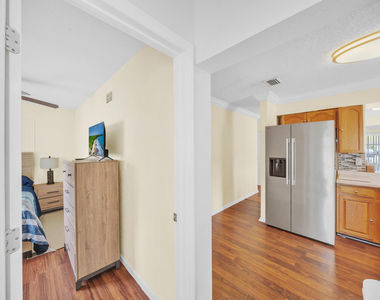 1350 Riverside Circle - Photo Thumbnail 13