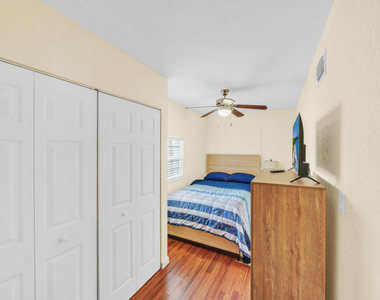 1350 Riverside Circle - Photo Thumbnail 15