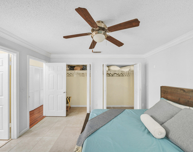 1350 Riverside Circle - Photo Thumbnail 23