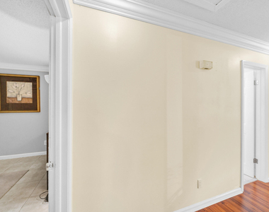 1350 Riverside Circle - Photo Thumbnail 18