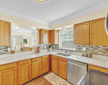 1350 Riverside Circle - Photo Thumbnail 11