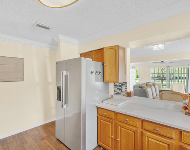 1350 Riverside Circle - Photo Thumbnail 17