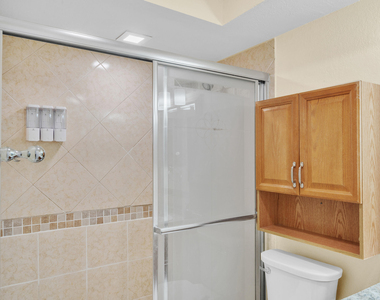 1350 Riverside Circle - Photo Thumbnail 22
