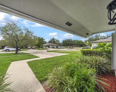 1350 Riverside Circle - Photo Thumbnail 36