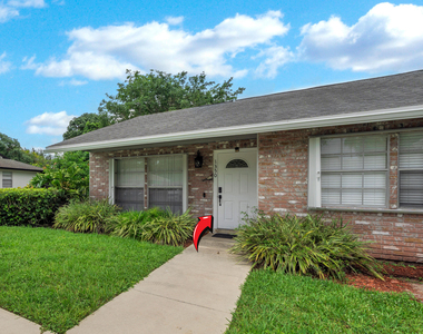 1350 Riverside Circle - Photo Thumbnail 2