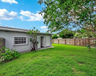 1350 Riverside Circle - Photo Thumbnail 40