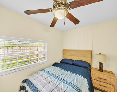1350 Riverside Circle - Photo Thumbnail 16