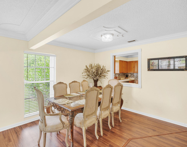 1350 Riverside Circle - Photo Thumbnail 6