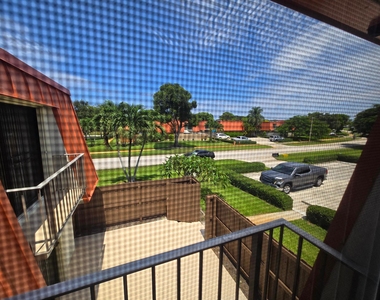 3232 Meridian Way N - Photo Thumbnail 15