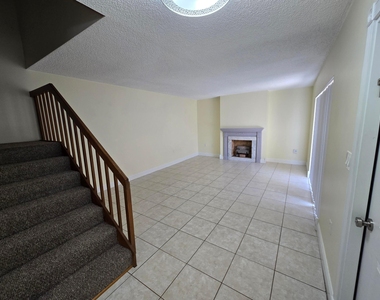 3232 Meridian Way N - Photo Thumbnail 2
