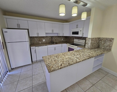 3232 Meridian Way N - Photo Thumbnail 5