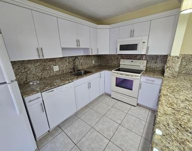 3232 Meridian Way N - Photo Thumbnail 6