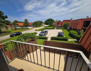 3232 Meridian Way N - Photo Thumbnail 14