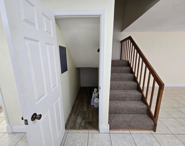 3232 Meridian Way N - Photo Thumbnail 7