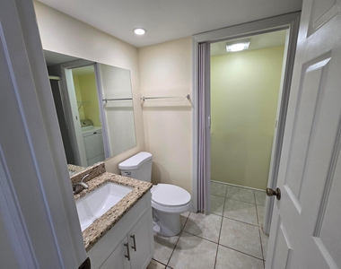 3232 Meridian Way N - Photo Thumbnail 8