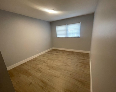 780 Ne 46th Court - Photo Thumbnail 10