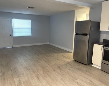 780 Ne 46th Court - Photo Thumbnail 13