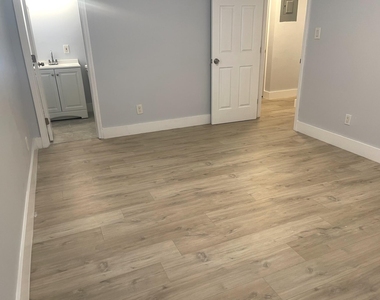 780 Ne 46th Court - Photo Thumbnail 7