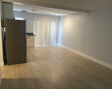 780 Ne 46th Court - Photo Thumbnail 3