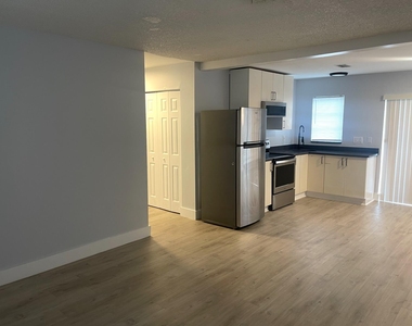 780 Ne 46th Court - Photo Thumbnail 2