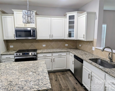 4031 Huntley Glen Drive - Photo Thumbnail 2