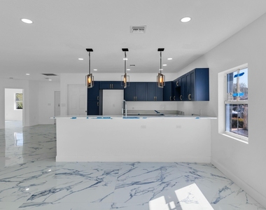 2937 Nw 8th Court - Photo Thumbnail 2