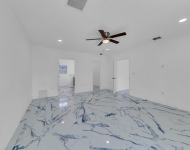 2937 Nw 8th Court - Photo Thumbnail 13