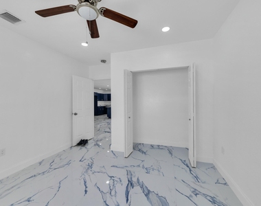 2937 Nw 8th Court - Photo Thumbnail 18
