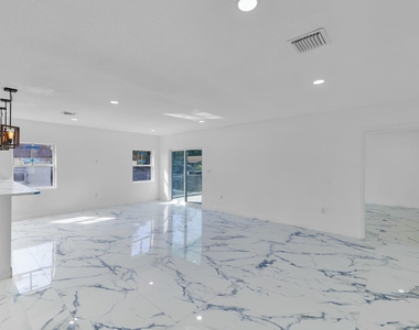 2937 Nw 8th Court - Photo Thumbnail 9