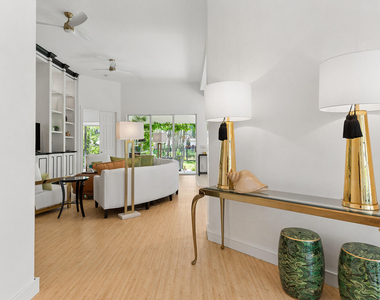 7808 Quida Drive - Photo Thumbnail 2