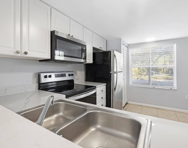 4080 Nw 90th Avenue - Photo Thumbnail 9