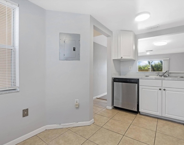 4080 Nw 90th Avenue - Photo Thumbnail 6