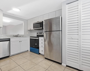 4080 Nw 90th Avenue - Photo Thumbnail 5