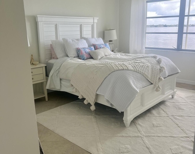 175 Se Saint Lucie Boulevard - Photo Thumbnail 5