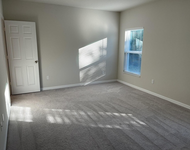 3368 N Park Drive - Photo Thumbnail 9