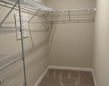 3368 N Park Drive - Photo Thumbnail 10