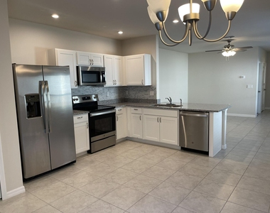 3368 N Park Drive - Photo Thumbnail 6