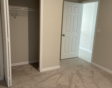3368 N Park Drive - Photo Thumbnail 14