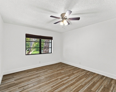 3101 Oakland Shores Drive - Photo Thumbnail 10
