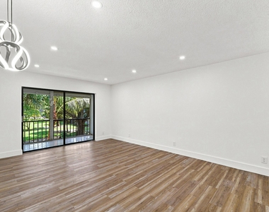 3101 Oakland Shores Drive - Photo Thumbnail 7