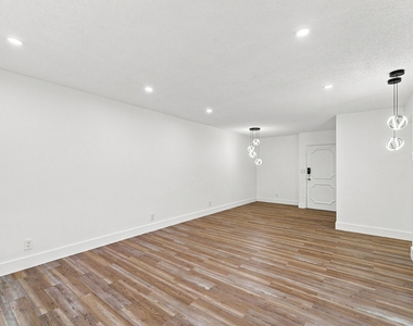 3101 Oakland Shores Drive - Photo Thumbnail 8