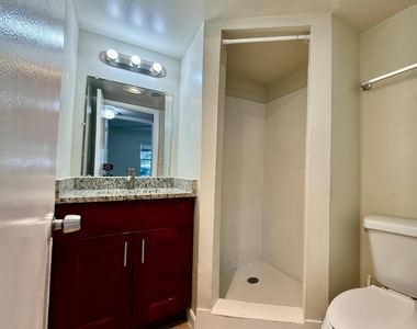 700 Sw 81st Avenue - Photo Thumbnail 5