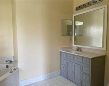 7612 Nw 99th Terrace - Photo Thumbnail 11