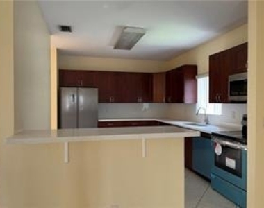 7612 Nw 99th Terrace - Photo Thumbnail 2