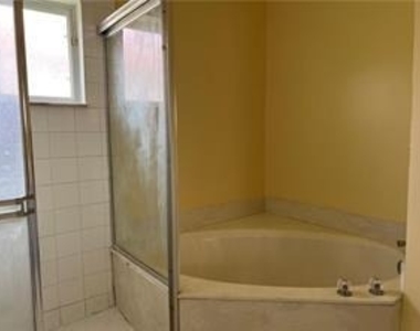 7612 Nw 99th Terrace - Photo Thumbnail 12