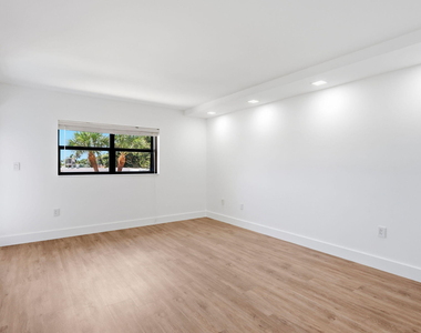 1222 Hillsboro Mile - Photo Thumbnail 42